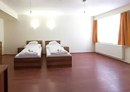 Hotell M1 Szeker Csarda Es Etterem