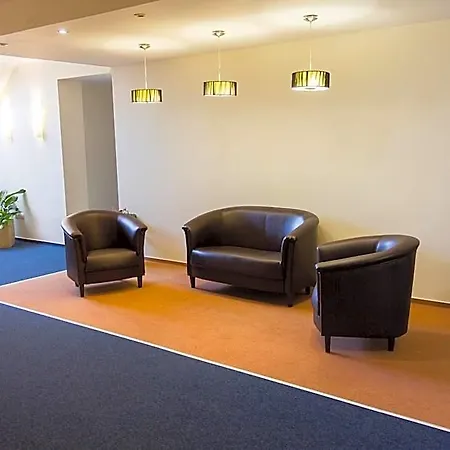 Hotell M1 Szeker Csarda Es Etterem Obarok