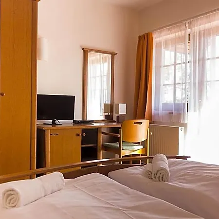 Hotell M1 Szeker Csarda Es Etterem *