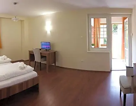 Hotell M1 Szeker Csarda Es Etterem *