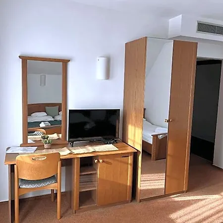 Hotel M1 Szekér Csárda és étterem *