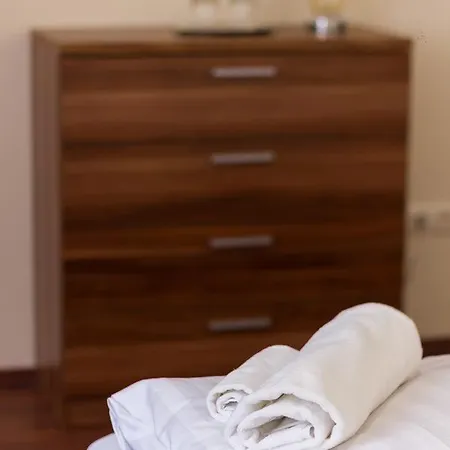 Hotel M1 Szekér Csárda és étterem *