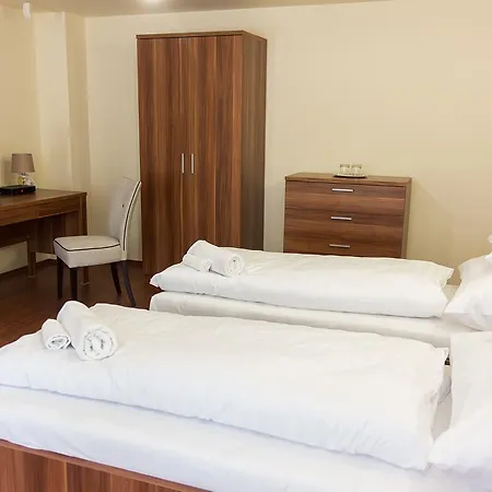 Hotel M1 Szeker Csarda Es Etterem Obarok