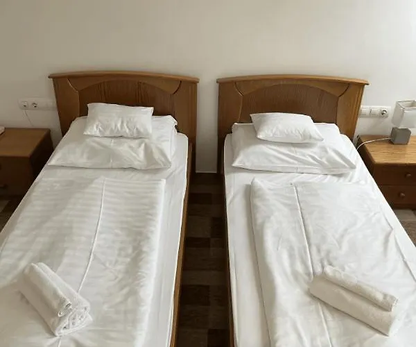 Hotel M1 Szekér Csárda és étterem