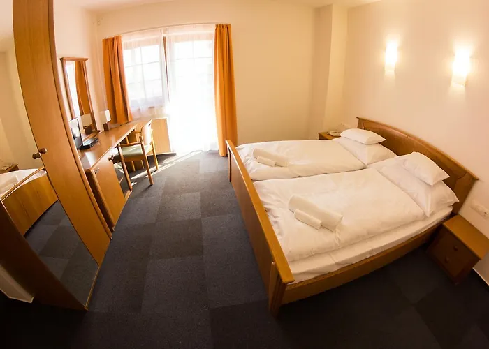 Hotel M1 Szekér Csárda és étterem Obarok