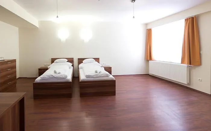 M1 Szekér Csárda és étterem * Obarok