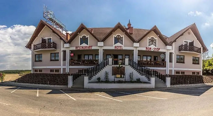 M1 Szekér Csárda és étterem Hotel *